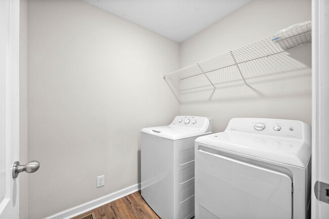 Building Photo - 3 Bedroom Home For Rent Near Historic Down...