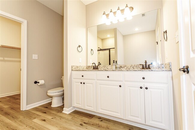 Primary BathRoom - 2931 Niccoline Way