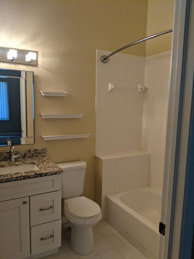 Building Photo - Beautiful 2 Bedroom, 2.5 Bath Townhome in Private Gated Community Of Hunter's Key In New Tampa