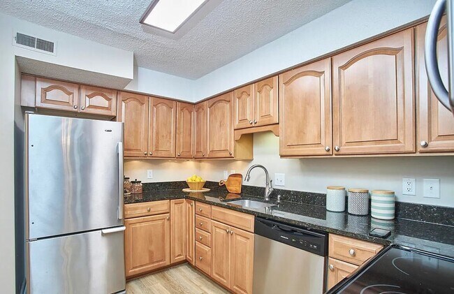 Building Photo - Mid-Century Modern Gem: Renovated 2BR Loft with Pool & Private Patio