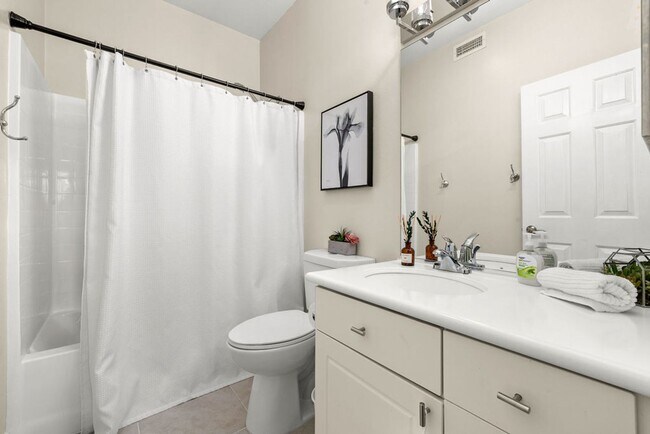Building Photo - 205 Montana Del Lago Dr