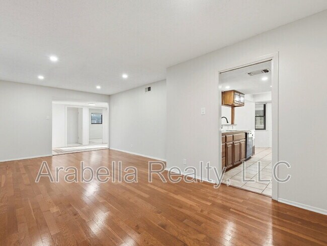 Building Photo - 8607 Norwich Dr