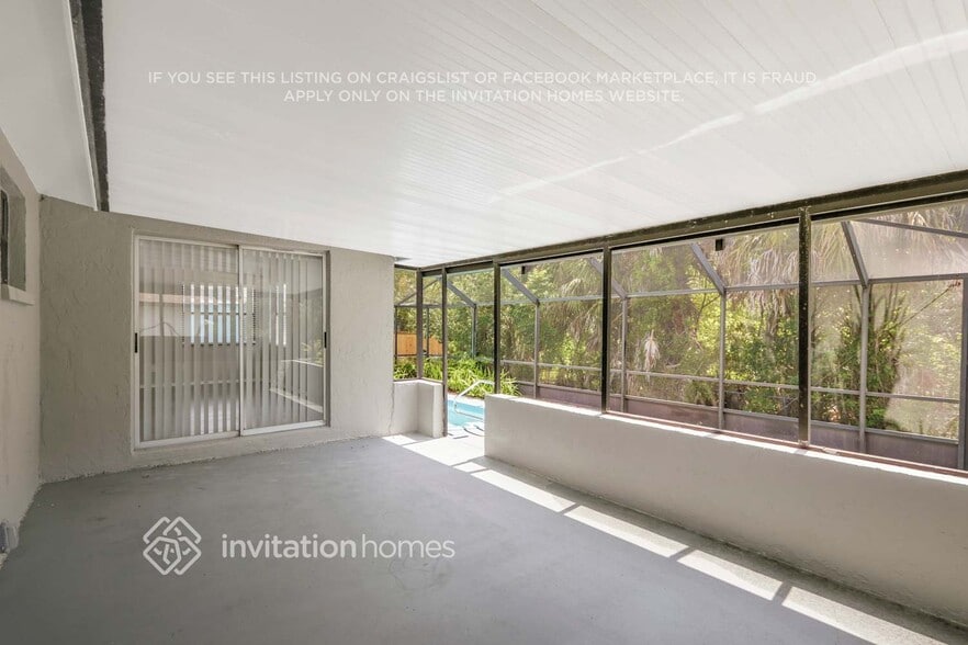 Building Photo - 16033 Villa Dr