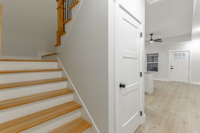 Building Photo - 1124 Garfield St