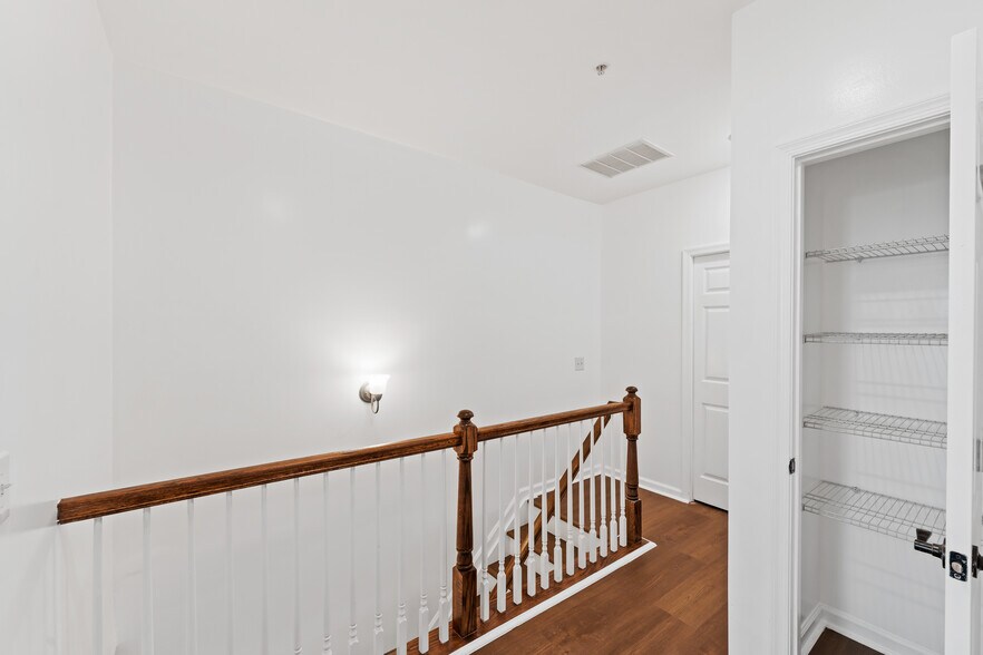 Building Photo - 147 Wesmont Dr