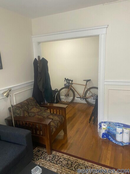 Building Photo - 244 Kelton St