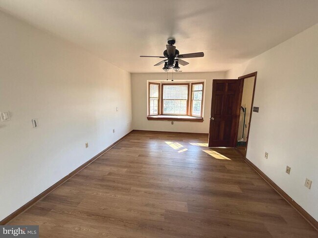 Building Photo - 9608 Burke View Ave