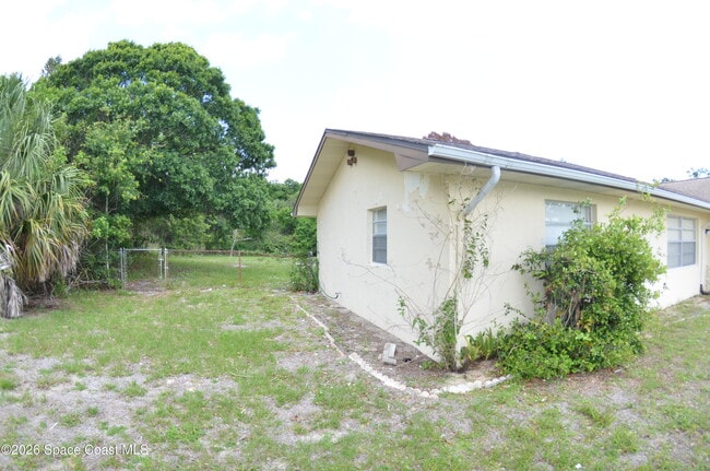Building Photo - 300 Darrow Ave