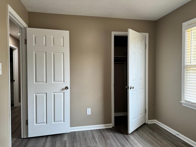 Building Photo - 222 Beechwood Dr