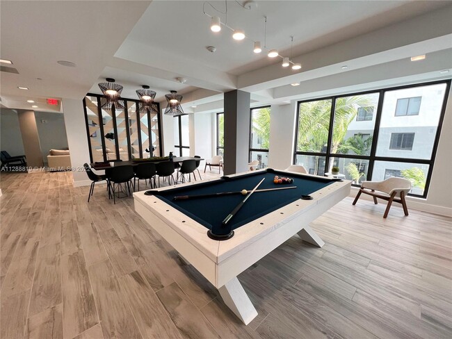 Building Photo - 401 Hialeah Dr