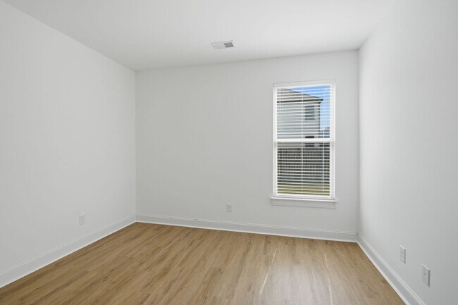 Building Photo - 5 Bedroom Home in Bridgetowne Near The Crossing at Coal Mountain
