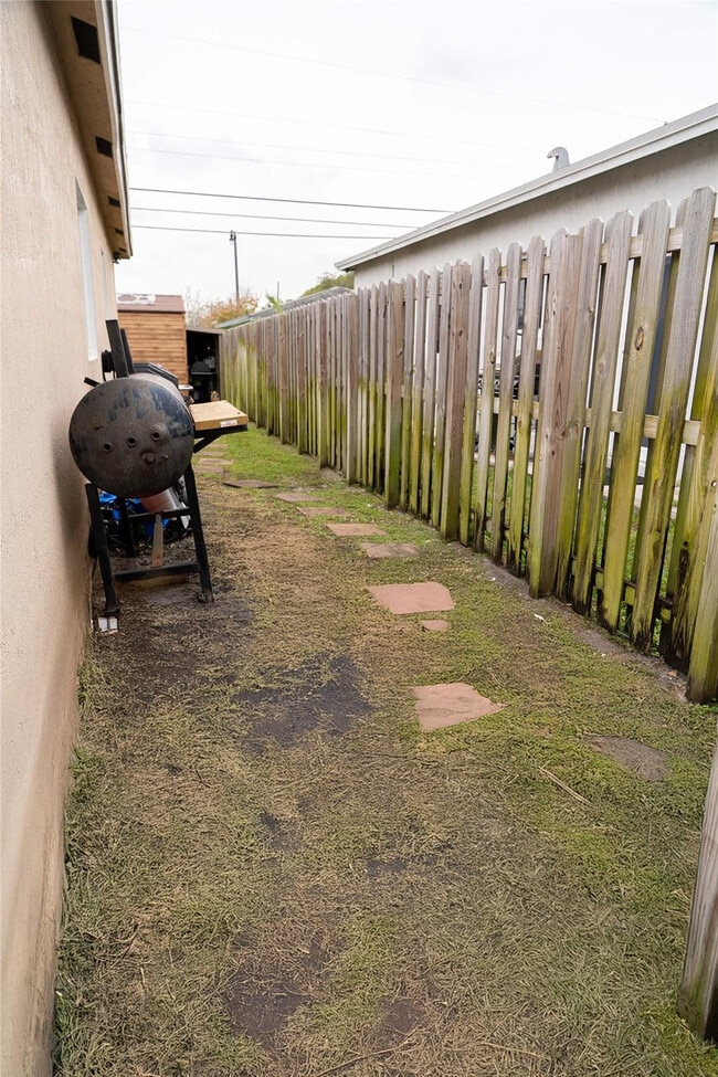 Building Photo - 2710 NW 5th St