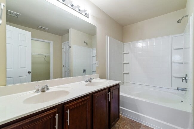 Building Photo - 1030 Ashmore Dr