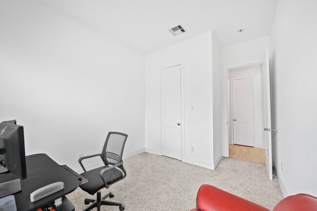 Building Photo - 10718 Blossom River Dr