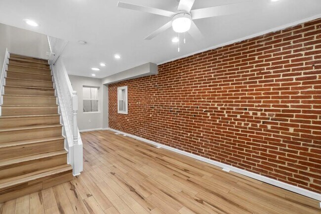 Building Photo - 208 S Durham St