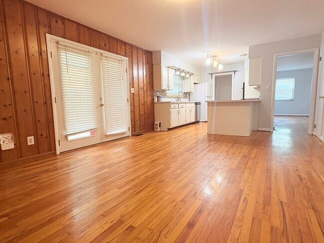 Building Photo - 1504 Sunset Ln