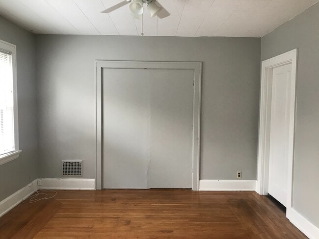 Building Photo - 5 Bedroom/3 Bathroom, mins. from UC $750/p...