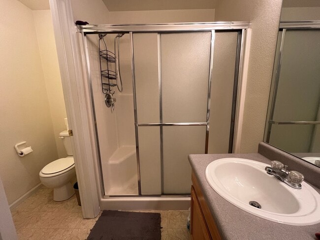 Building Photo - Adorable 3 story, 3BR/3.5BA Townhome w/ detached garage!