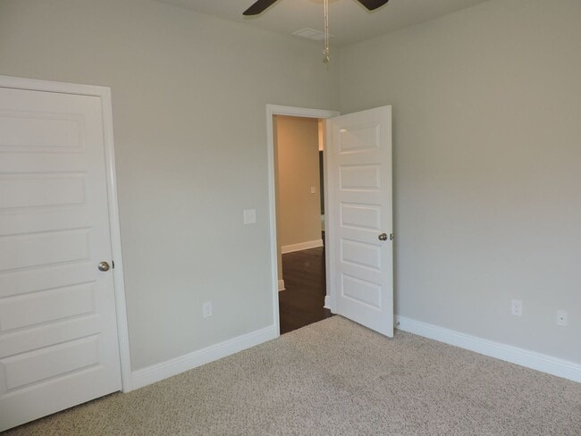 Building Photo - Beautiful home in gated community!