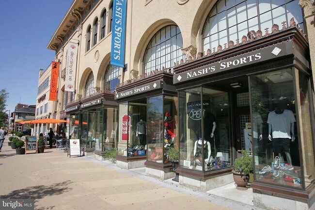 Building Photo - 1417 Newton St NW