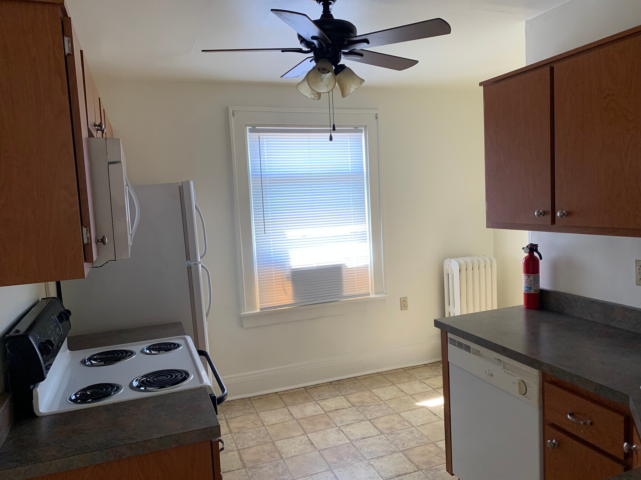 Kitchen - 933 Highland Ave