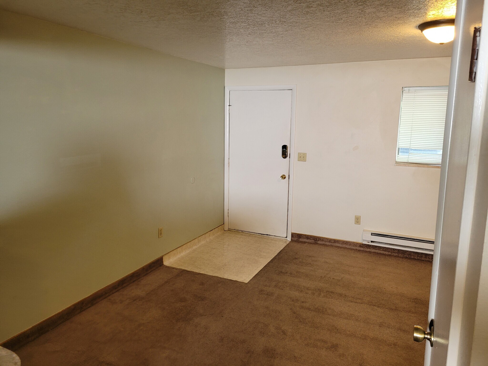 entryway - 180 E 100 N