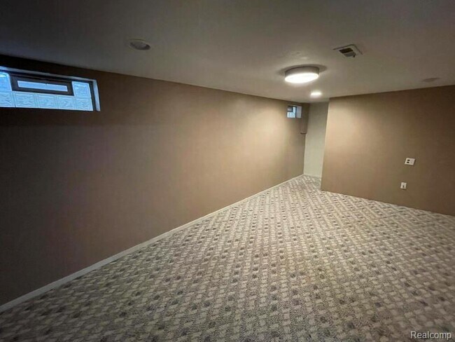 Building Photo - 8487 Pepper Ridge Dr