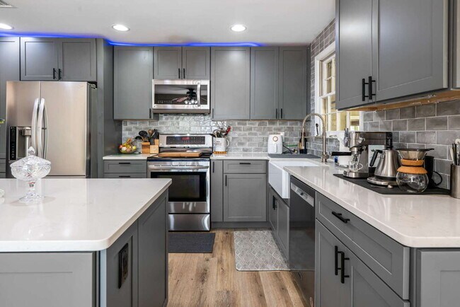 Building Photo - Fairview Retreat | 3BR/3BA with Finished Basement, 2-Car Garage & Private Yard — 17 Min to Asheville
