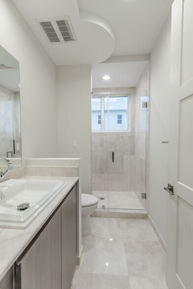 Building Photo - 4810 N Highway A1A