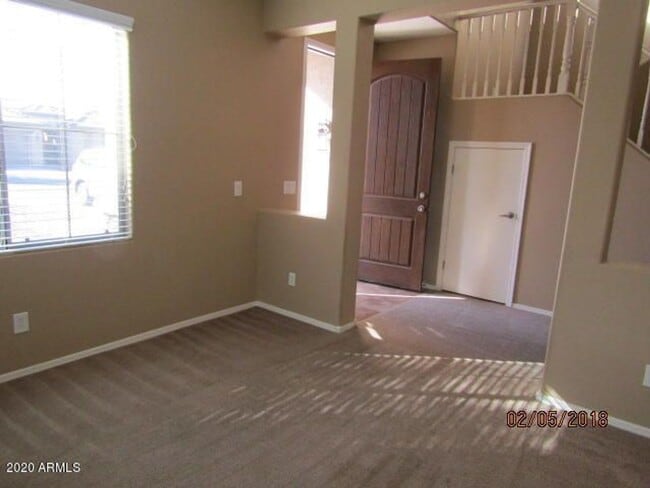 Building Photo - Gorgeous Large 4 Bed 2.5 Bath Home with lo...