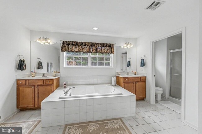 Building Photo - 9 Woodmere Rd