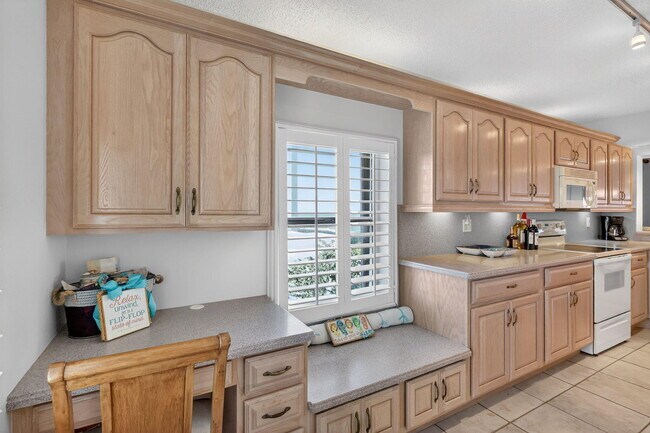 Building Photo - 10980 S Ocean Dr