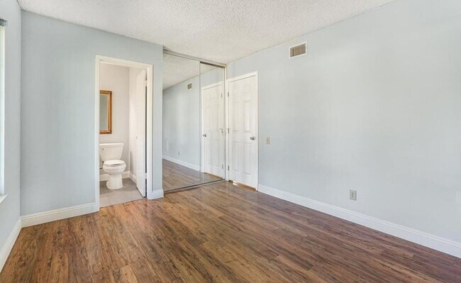 Building Photo - 24121 El Tiradore Cir