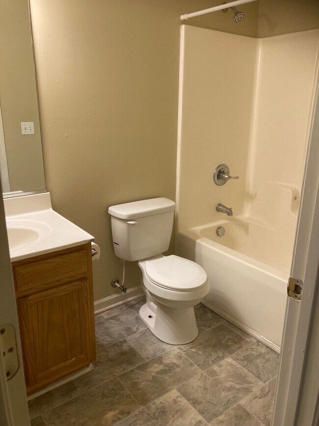 Building Photo - 2148 Zoo Pkwy