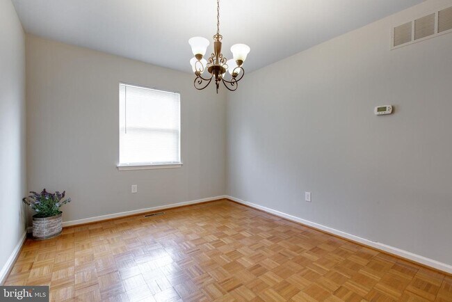 Building Photo - 3570 Lowlen Ct