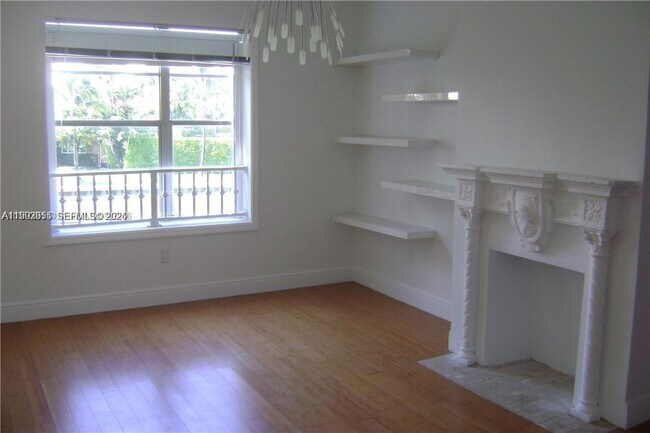 Building Photo - 4812 Pine Tree Dr