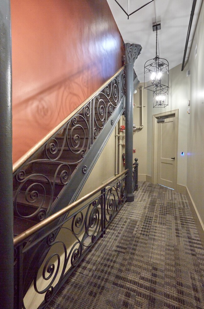 Common Hall & Apartment Entry - 121 E Water St