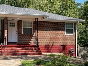 Building Photo - 672 Clifton Rd SE