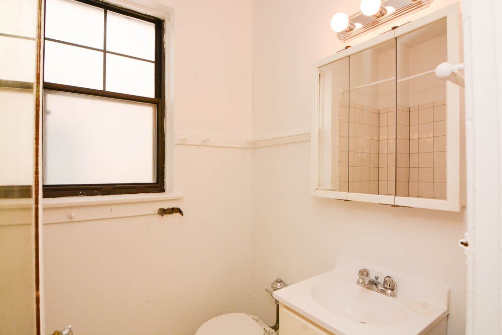 Building Photo - 4834 N Damen Ave