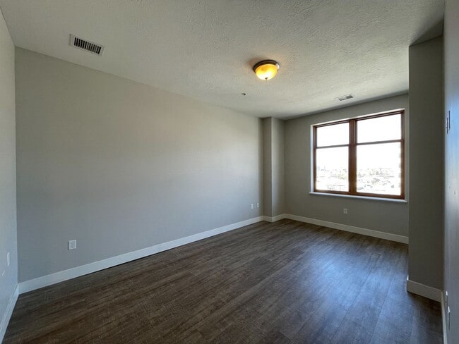 Building Photo - Luxury 2 Bedroom Condo in Downtown Provo W...
