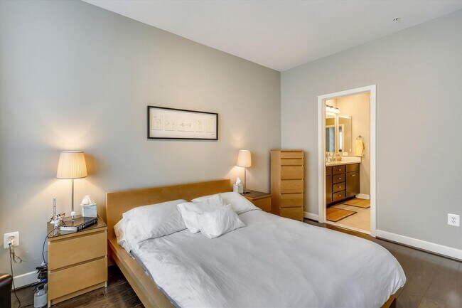 Building Photo - GREAT LOCATION!! Stunning 3BD/3.5BA luxury 4-level townhouse!