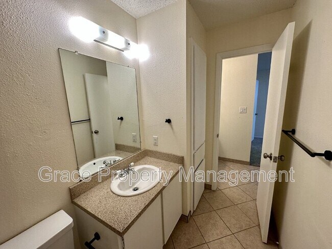 Building Photo - 7275 S Gaylord St