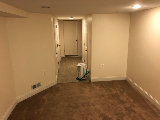 Building Photo - Beautiful, Spacious Townhome in Dundalk Area
