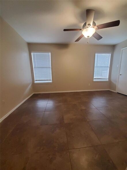 Building Photo - 2116 E Gann Hill Dr