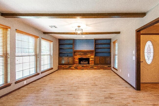 Building Photo - 1425 Venus Cir