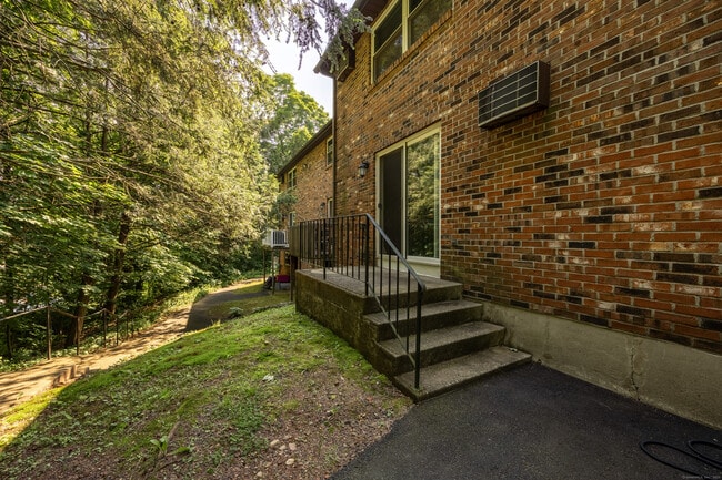 Building Photo - 171 Sams Rd
