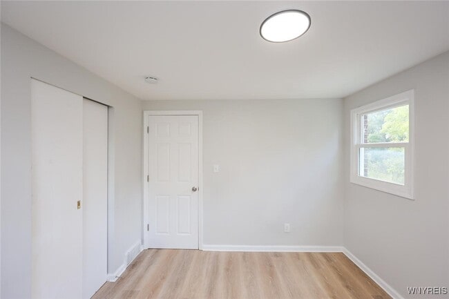 Building Photo - 862 Falcon Dr