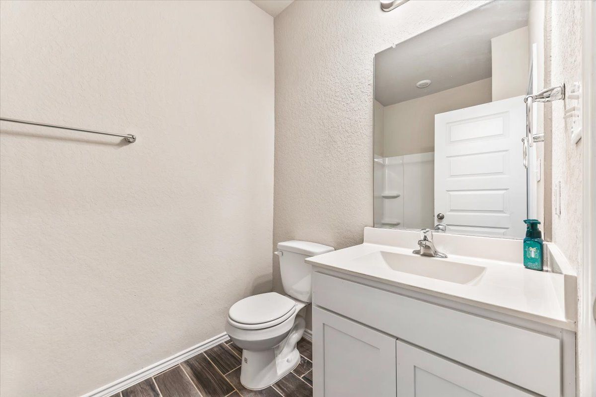Building Photo - 2521 Ayers Dr