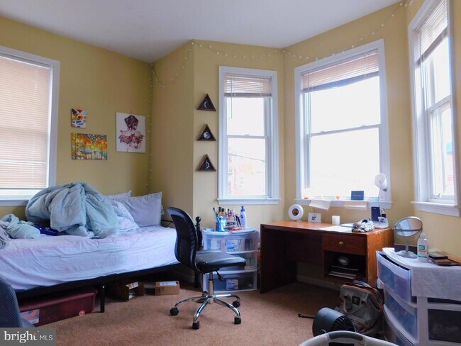 Building Photo - 4447 Sansom St