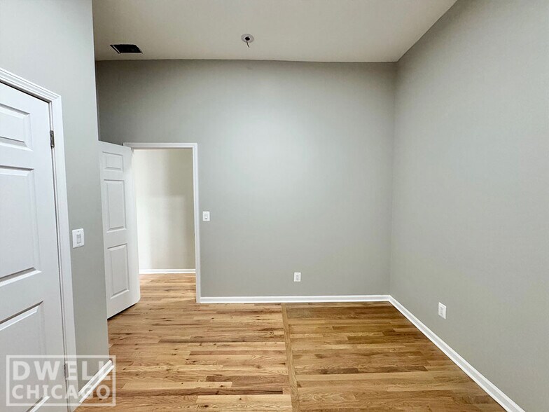 Building Photo - 1013 W 19th St